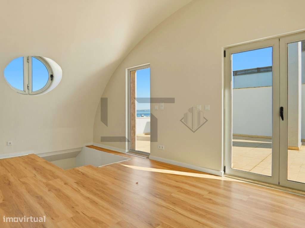 Penthouse T3 (possível T4) com Terraço, plena vista Rio e Garagem, ...-46