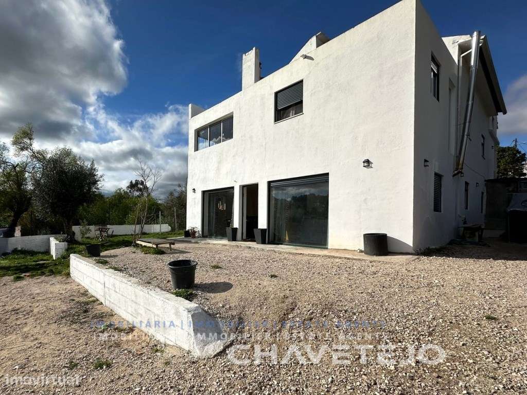 Moradia espaçosa de 2 pisos com terreno a 4.4 km da cidade de Tomar. - Grande imagem: 2/43