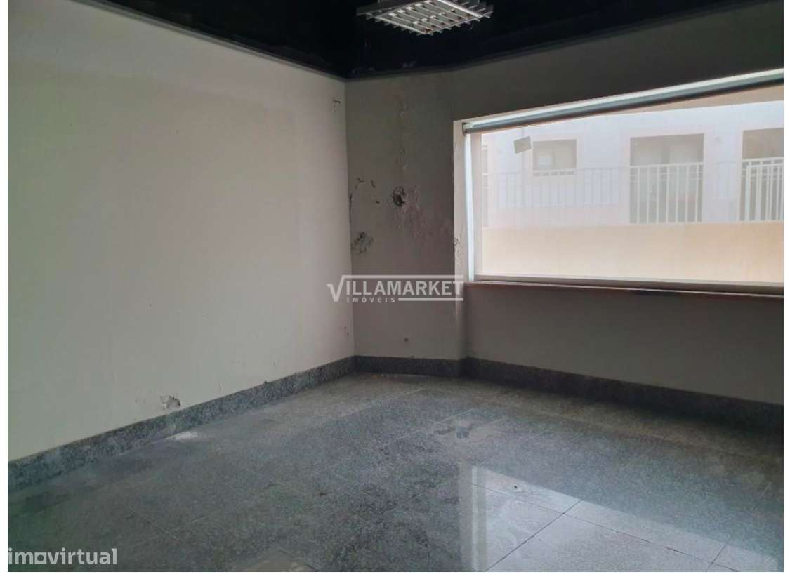 Loja da banca com 220 m2 situada no centro de Vila Nova da Barquinha - Grande imagem: 5/8