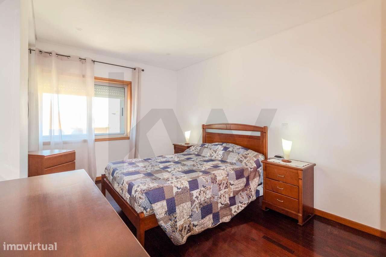 Apartamento T2 ao  centro de Rio Tinto, junto ao Metro, com garagem, e-18
