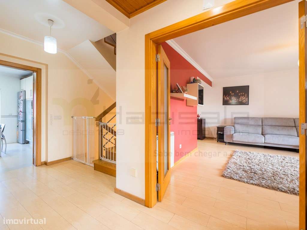 Moradia T5 com Jardim, Garagem ampla e Espaço para Piscina-7