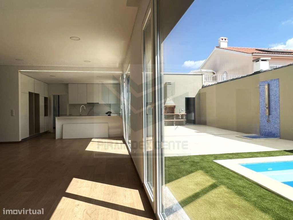 AZEITÃO, MORADIA Nova, 5ass. 3 SUITES, Lavandaria PISCINA-16