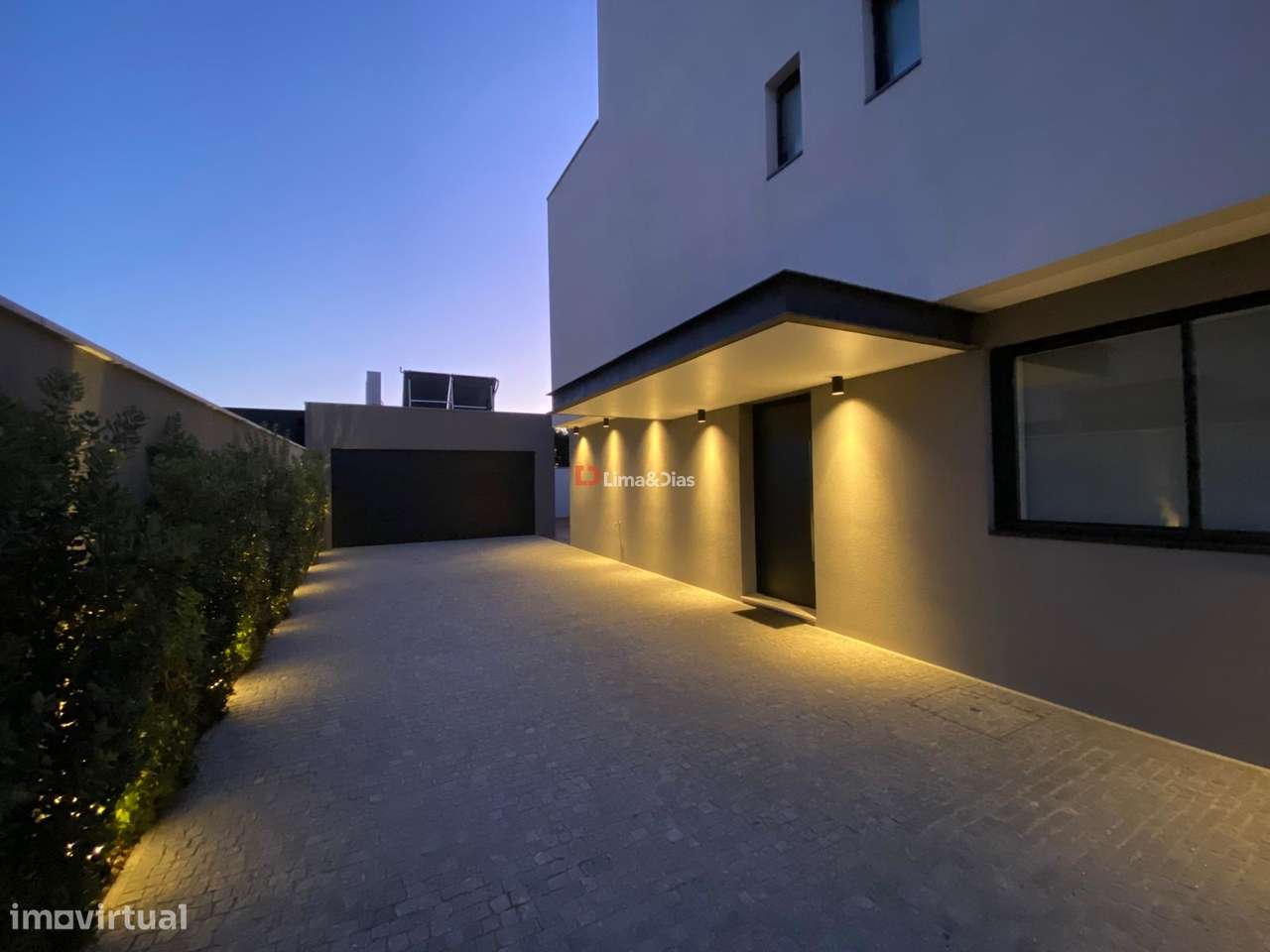 Moradia de Luxo T-3 à praia da Madalena-3