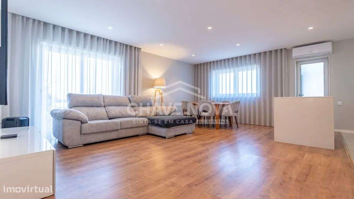 Apartamento T3 Totalmente Remodelado com Garagem Box - Grande imagem: 5/35