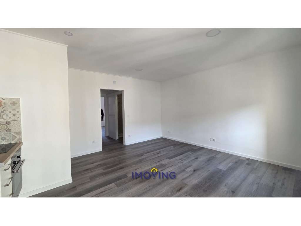 Apartamento T2 totalmente remodelado na Baixa da Banheira-6