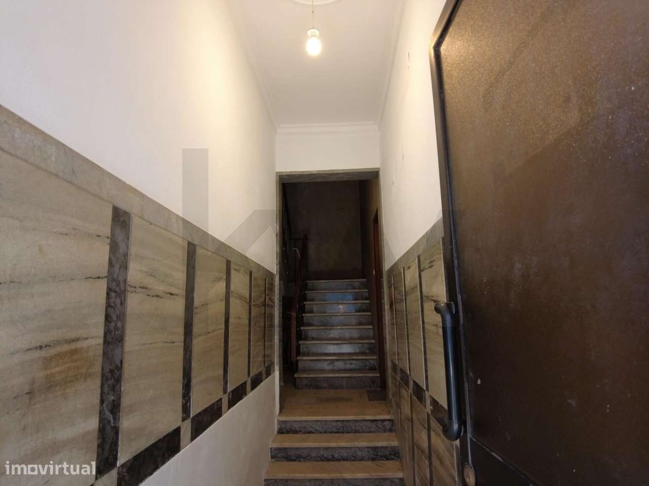 Apartamento T2, remodelado, Barreiro-1