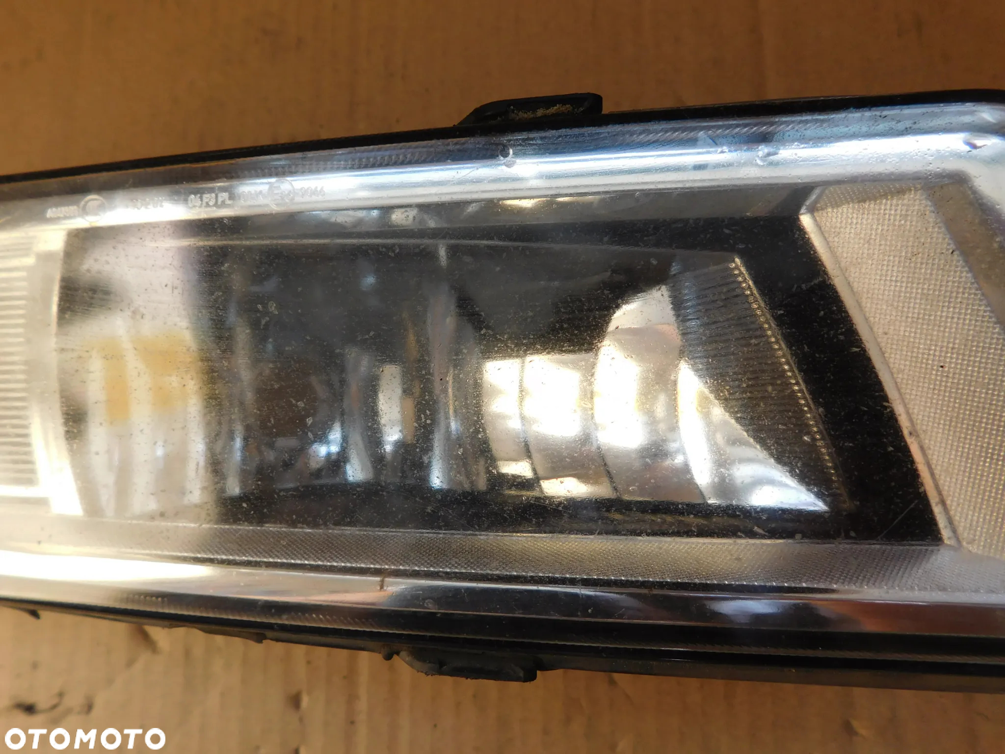 Halogen Przód Prawy VOLKSWAGEN PASSAT B8 - 3