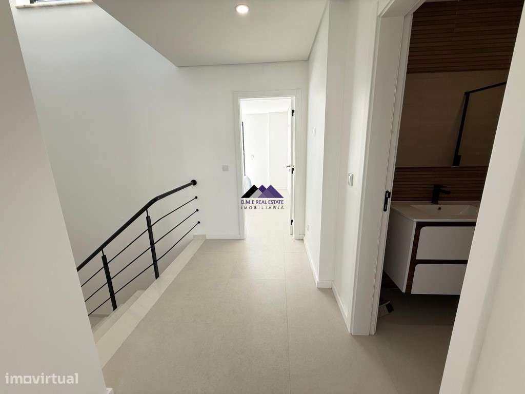 Moradia V3 com Garagem e Piscina a Estrear-38