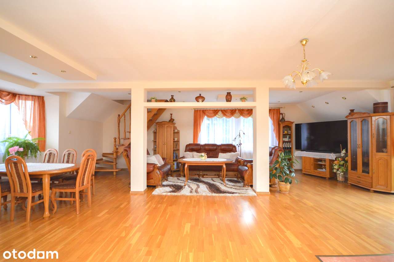 Budynek usługowo-mieszkalny przy głównej drodze krajowej nr 44-2