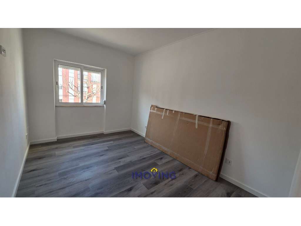 Apartamento T2 totalmente remodelado na Baixa da Banheira-12