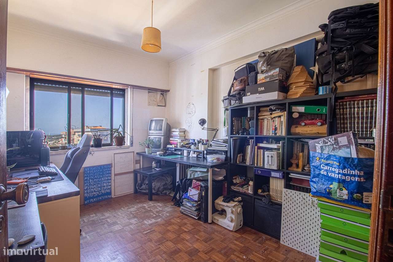 Apartamento T3 com garagem em Carnaxide-16