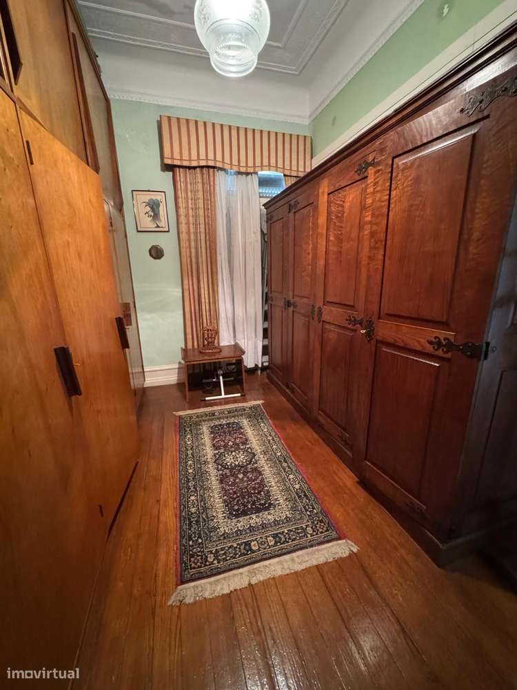 Charmoso Apartamento Familiar de Época com Excelente Potencial-6