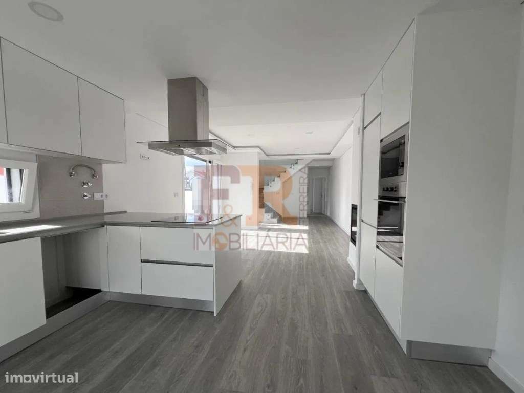 Moradia T4 com Pérgola . Fernão Ferro - Grande imagem: 3/42