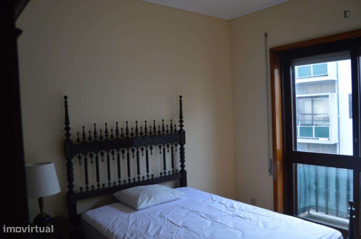 Quarto - localizado em Paranhos Porto - Grande imagem: 4/7