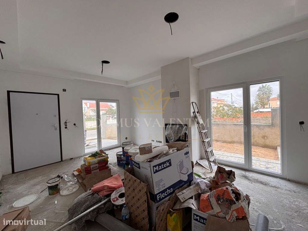 MORADIA GEMINADA -TRIPLEX T4 COM 3 WC
FERNÃO FERRO-10