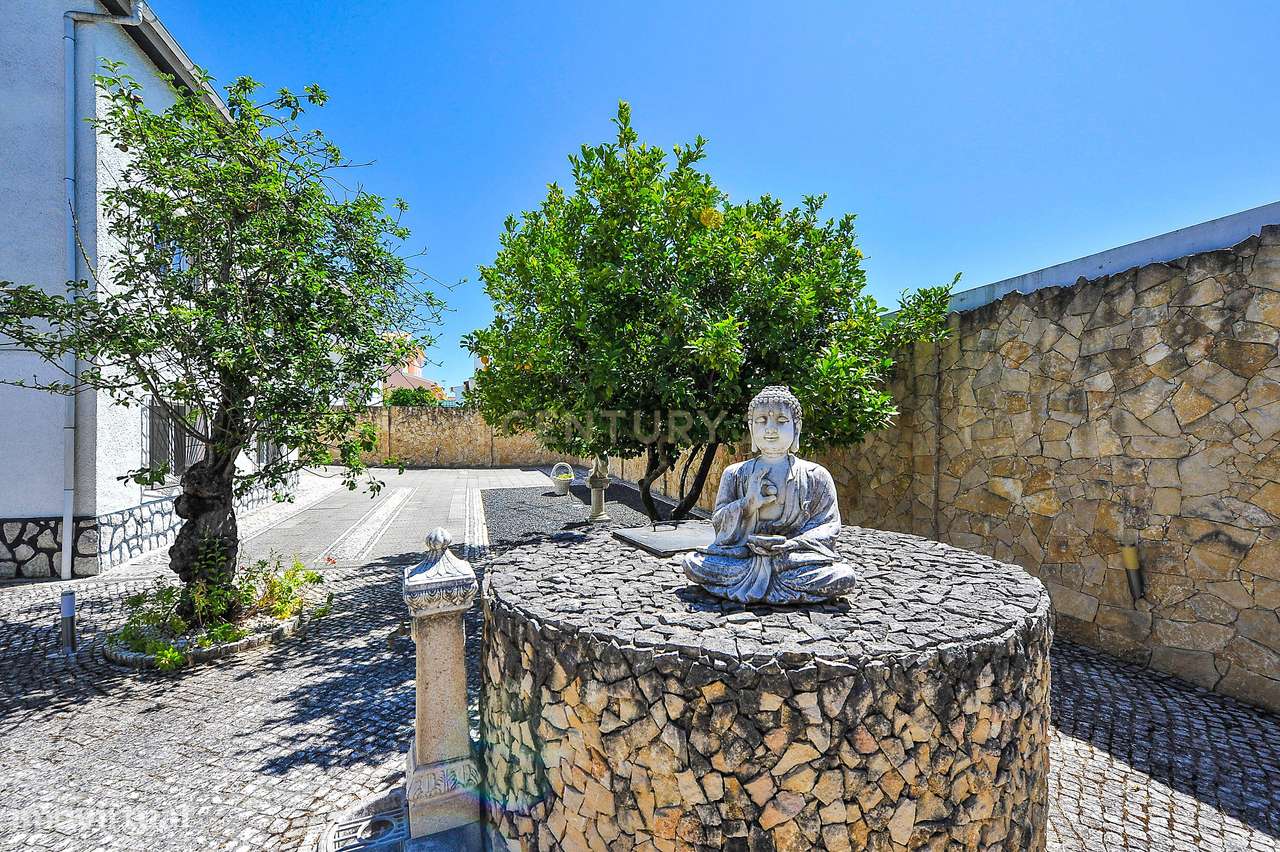 Moradia T4 em Fernão Ferro – com grande jardim - Grande imagem: 5/51