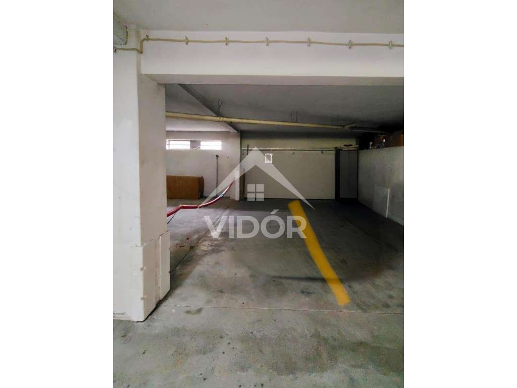 Garagem na Rua Camilo Pessanha junto a Circunvalação - Grande imagem: 2/2