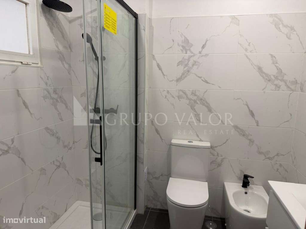 Apartamento T2 em remodelação total com Arrecadação, em Mem Martins-17