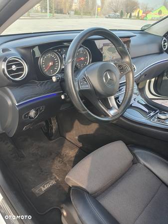 Mercedes-Benz Klasa E 220 d T 9G-TRONIC Avantgarde - 11