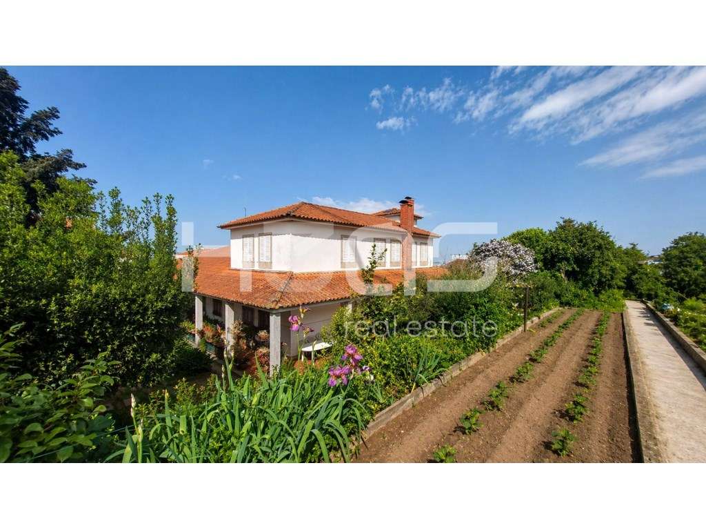 Moradia com Jardim de 2.700 m² em Braga - Charme, Privacidade e Pot...-4