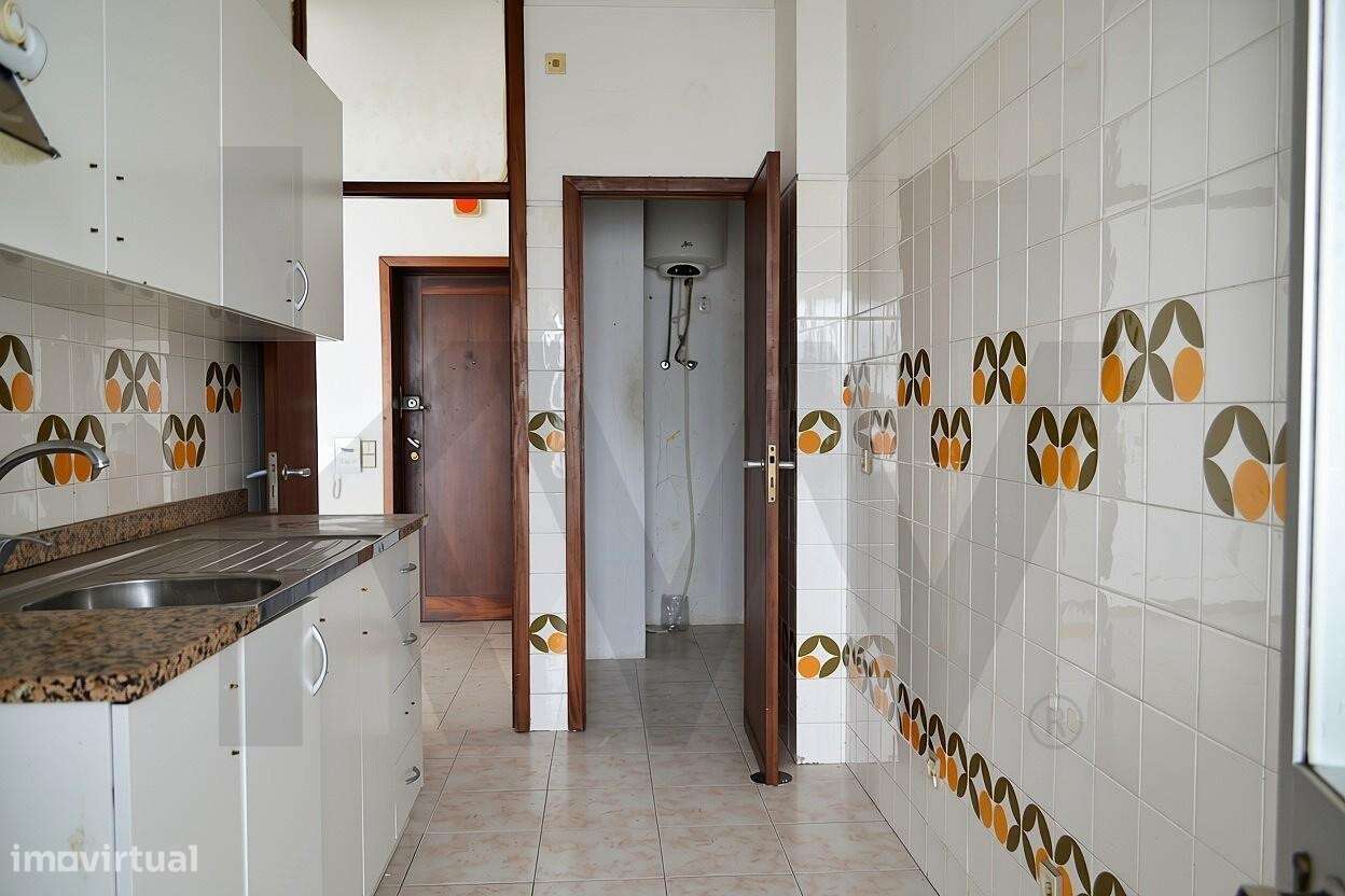 Apartamento T2 com varanda - Devesas-7