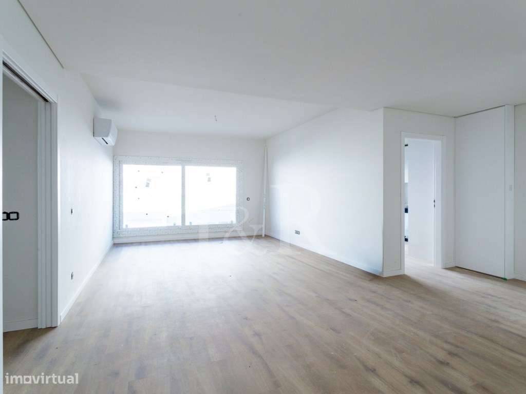 Apartamento T2 com varanda e estacionamento em Cacilhas, Almada - Grande imagem: 2/32