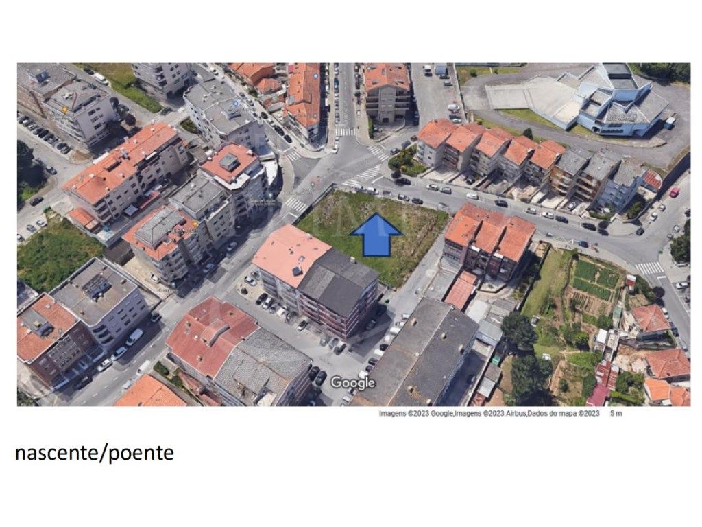 Terreno com 1,312 m2 em Oliveira do Douro