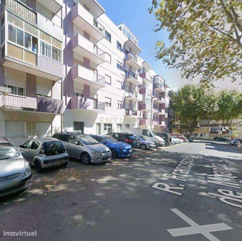 T3 em Almada com logradouro/ Excelente Localização-17