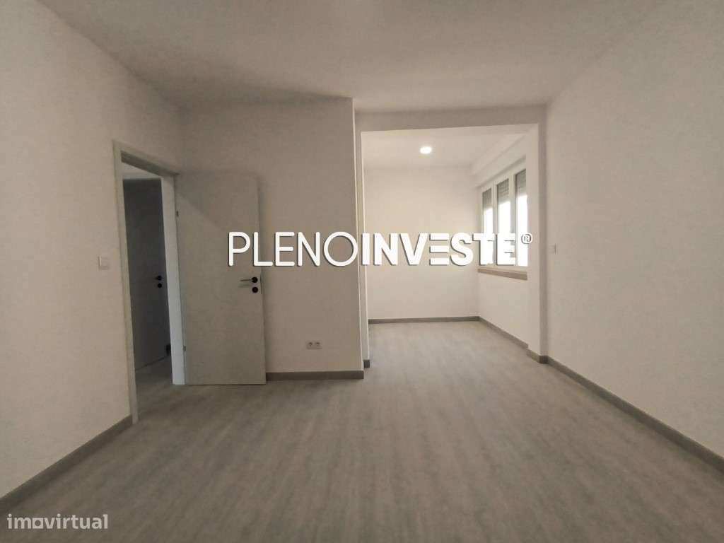 T4 Totalmente remodelado com vista rio no Seixal-14