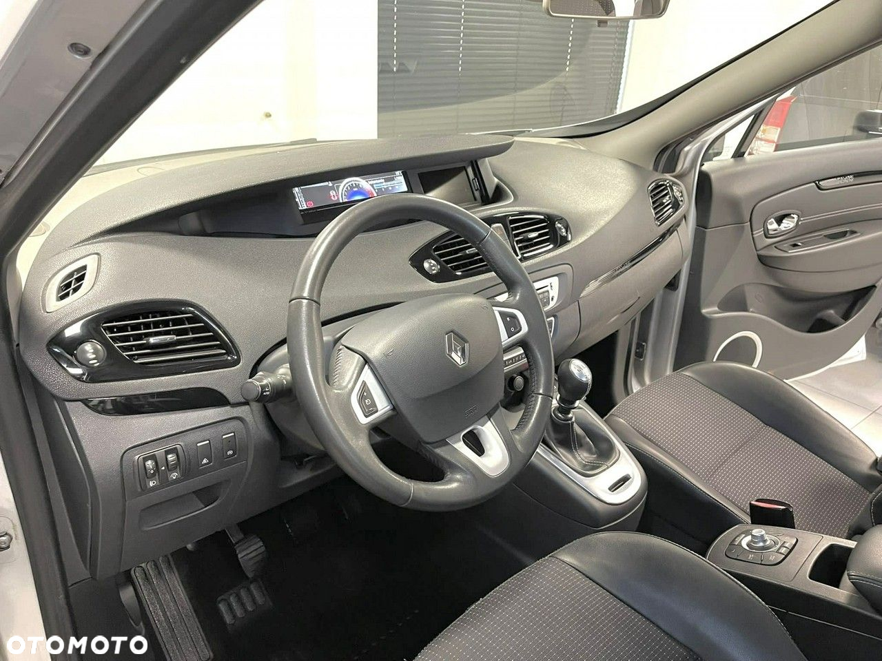 Renault Grand Scenic - 14