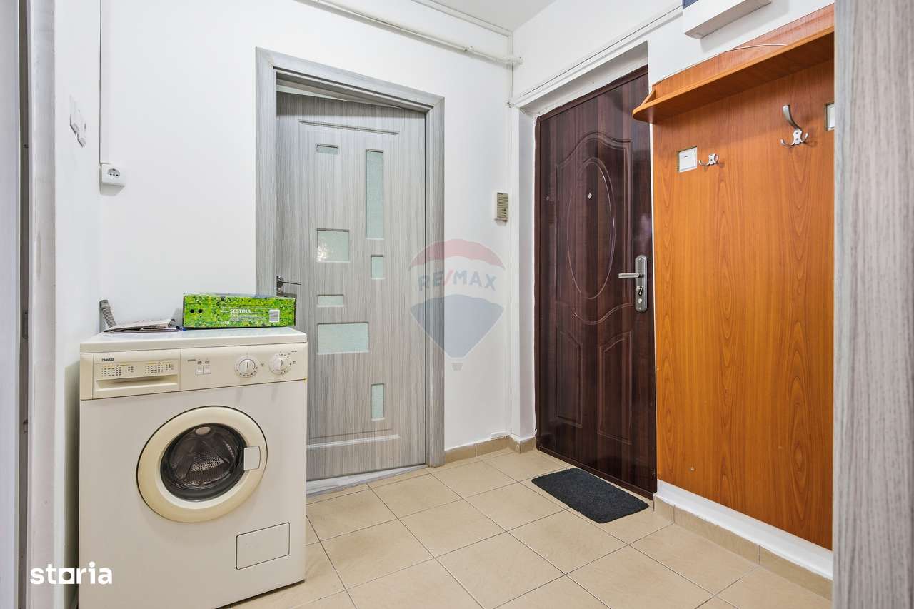 Apartament cu 3 camere de vânzare în zona Palat-4