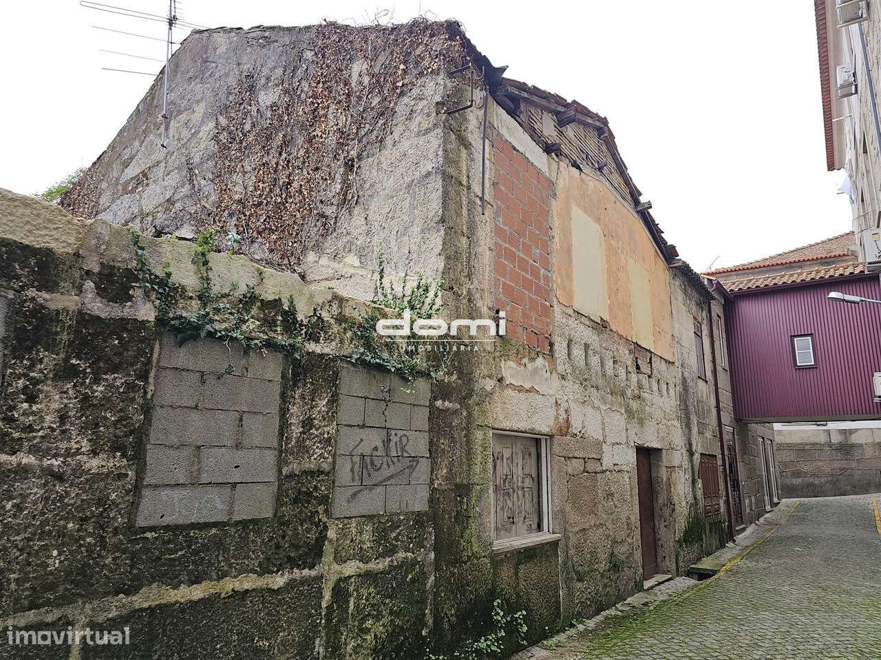 Moradia para reabilitar com grande potencial sita na Cidade de Mangual-7