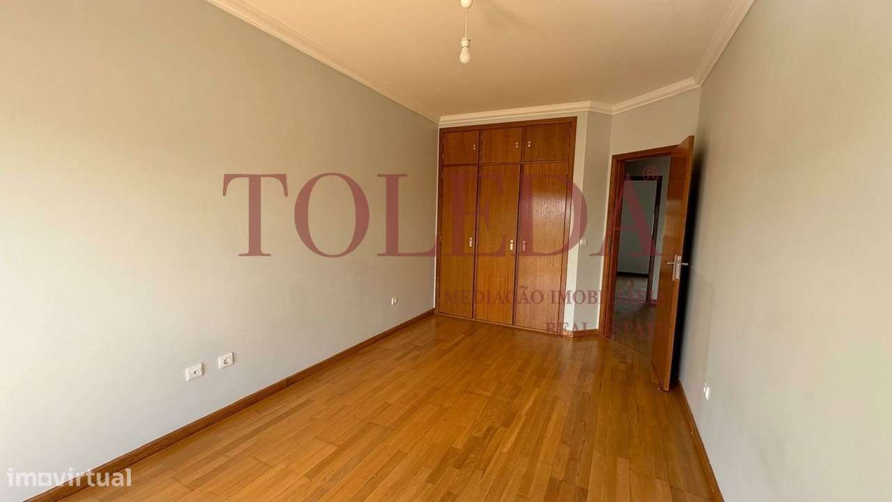 Moradia T3+1 com Terraço e Garagem-22