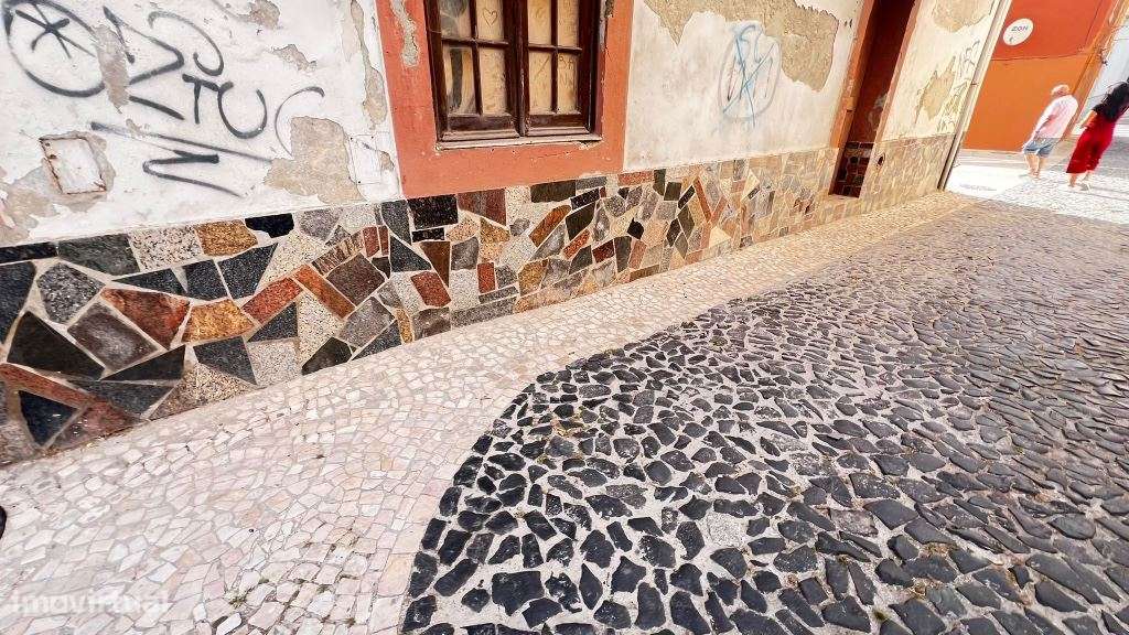 Pizzaria e Habitação no 1º andar no Centro do Montijo - Para renovar-27