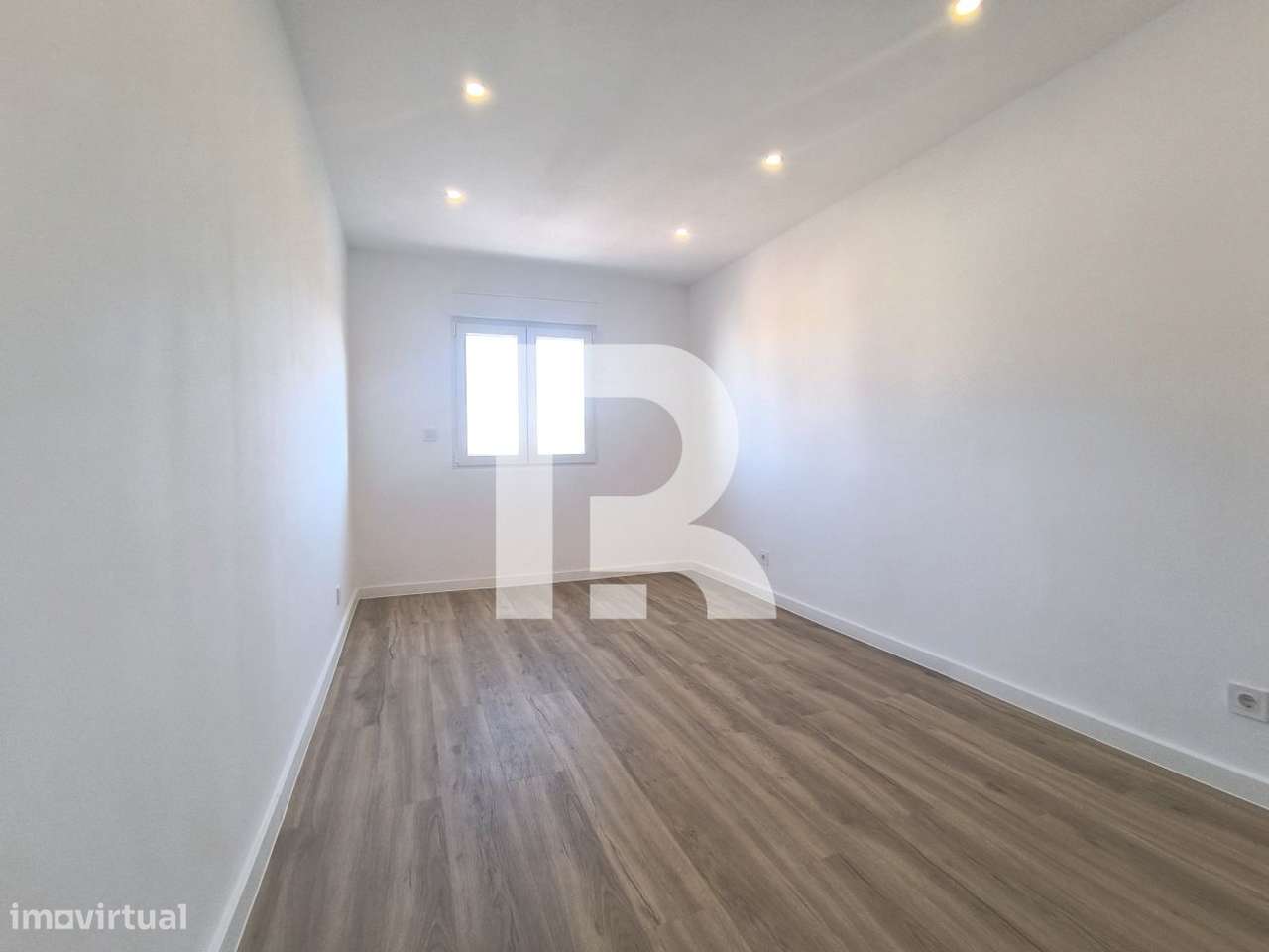 Apartamento T2 Remodelado em Camarate-14