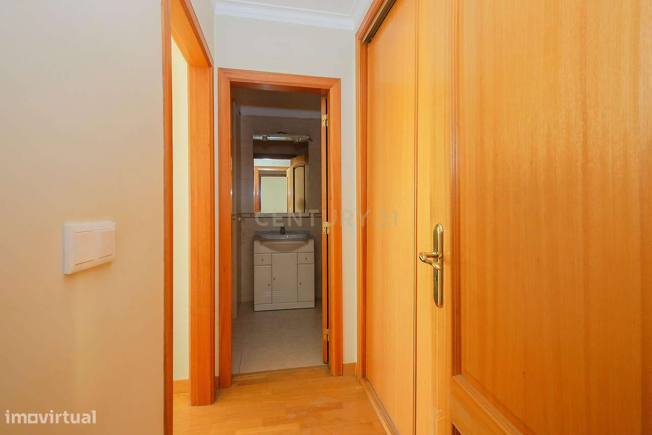 Apartamento T3 luminoso na Parede com varandas, garagem e arrecadação-10