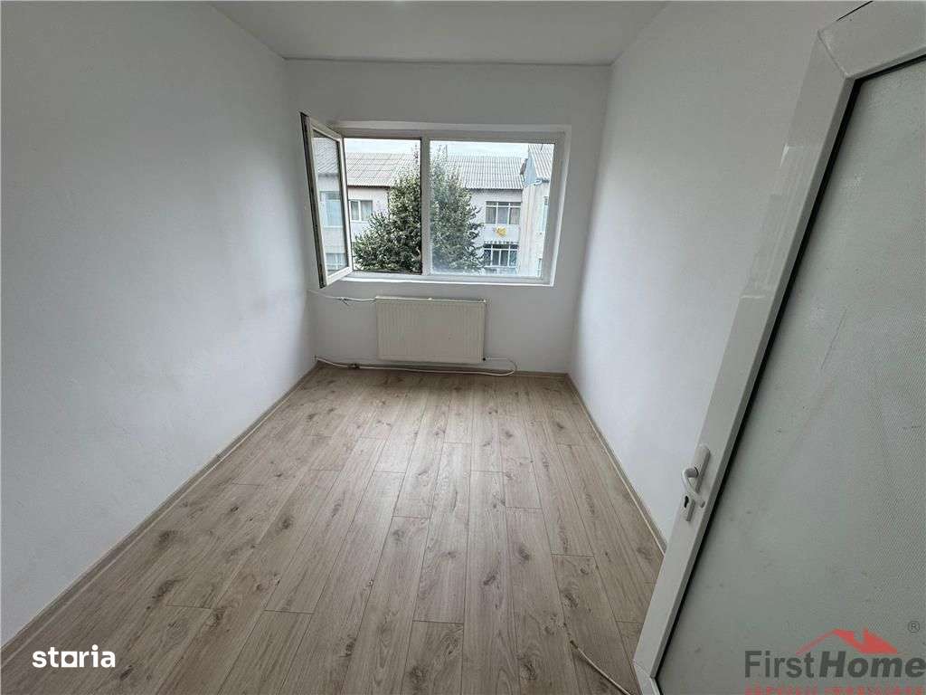 Garsoniera 12mp , de vanzare, zona Sud, etaj 4 cu acoperis - Imagine principală: 1/11