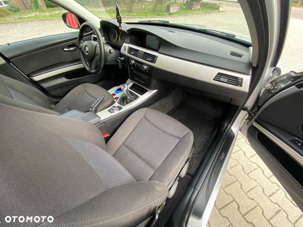 BMW Seria 3 318d DPF Touring - 12