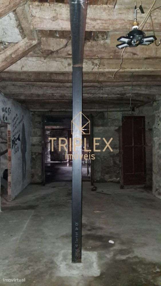 Moradia T6 para recuperar - Avª Afonso Henriques-27