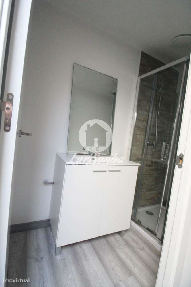 Apartamento T2, situado em Arcozelo, a 2,5km da Praia-25