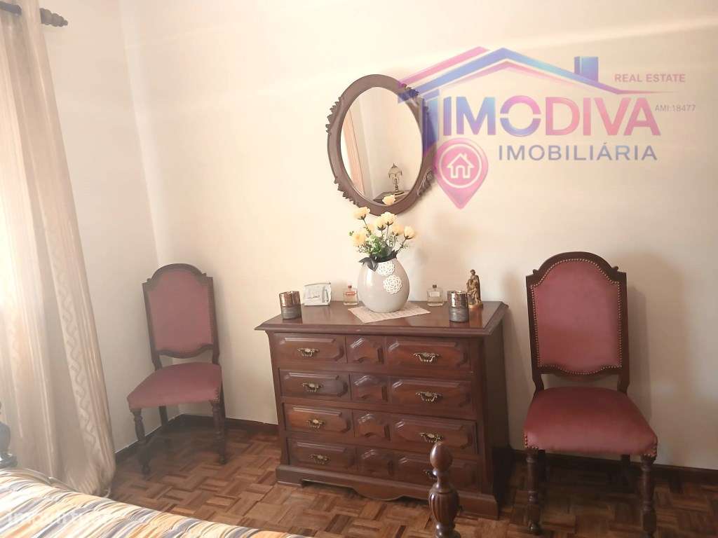 Moradia térrea T4, com churrasqueira e jardim em Arega-17