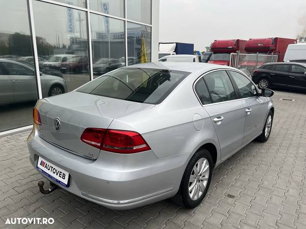 Volkswagen Passat - 4