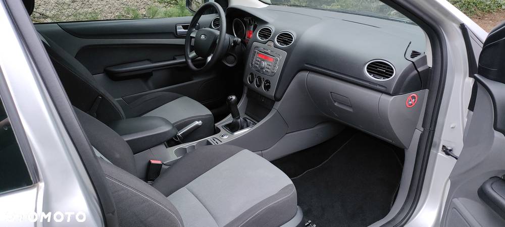 Ford Focus 1.6 16V Sport - 19