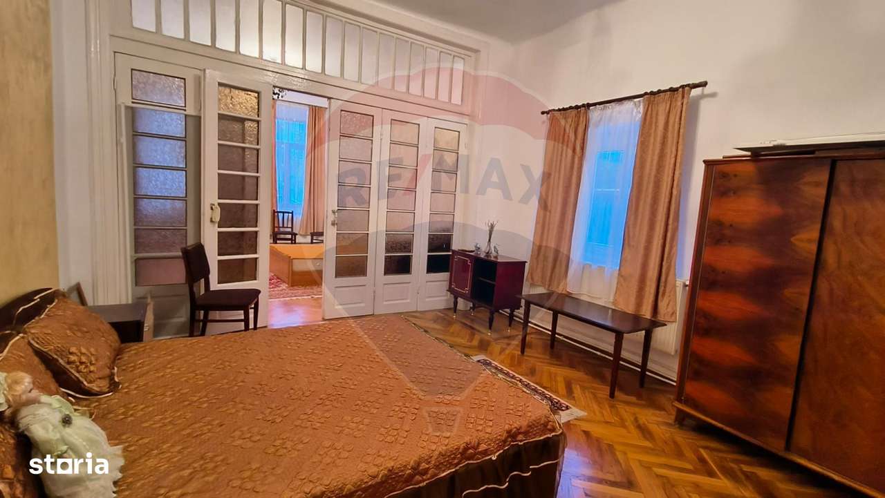 Casă cu 3 camere de vânzare în zona Centrală-9