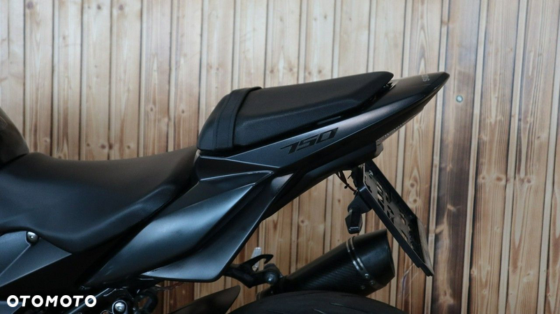 Suzuki GSR - 3