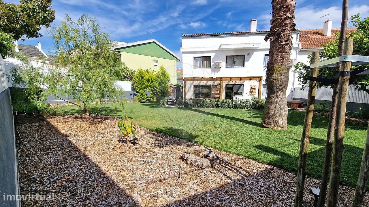 Moradia T4 à venda em Corroios-7