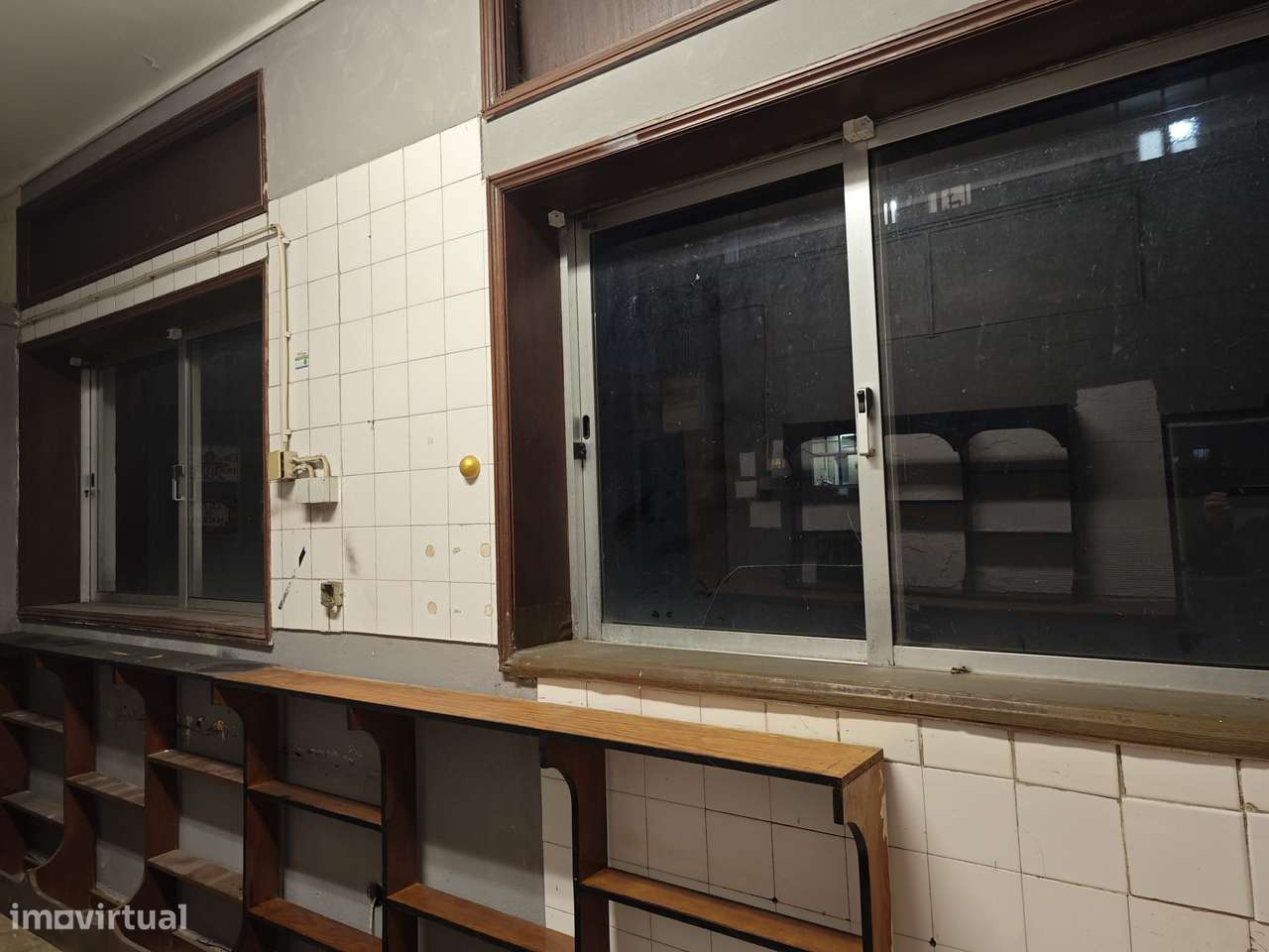 LOJA COM POTENCIAL PARA ESCRITÓRIOS OU HABITAÇÃO-12