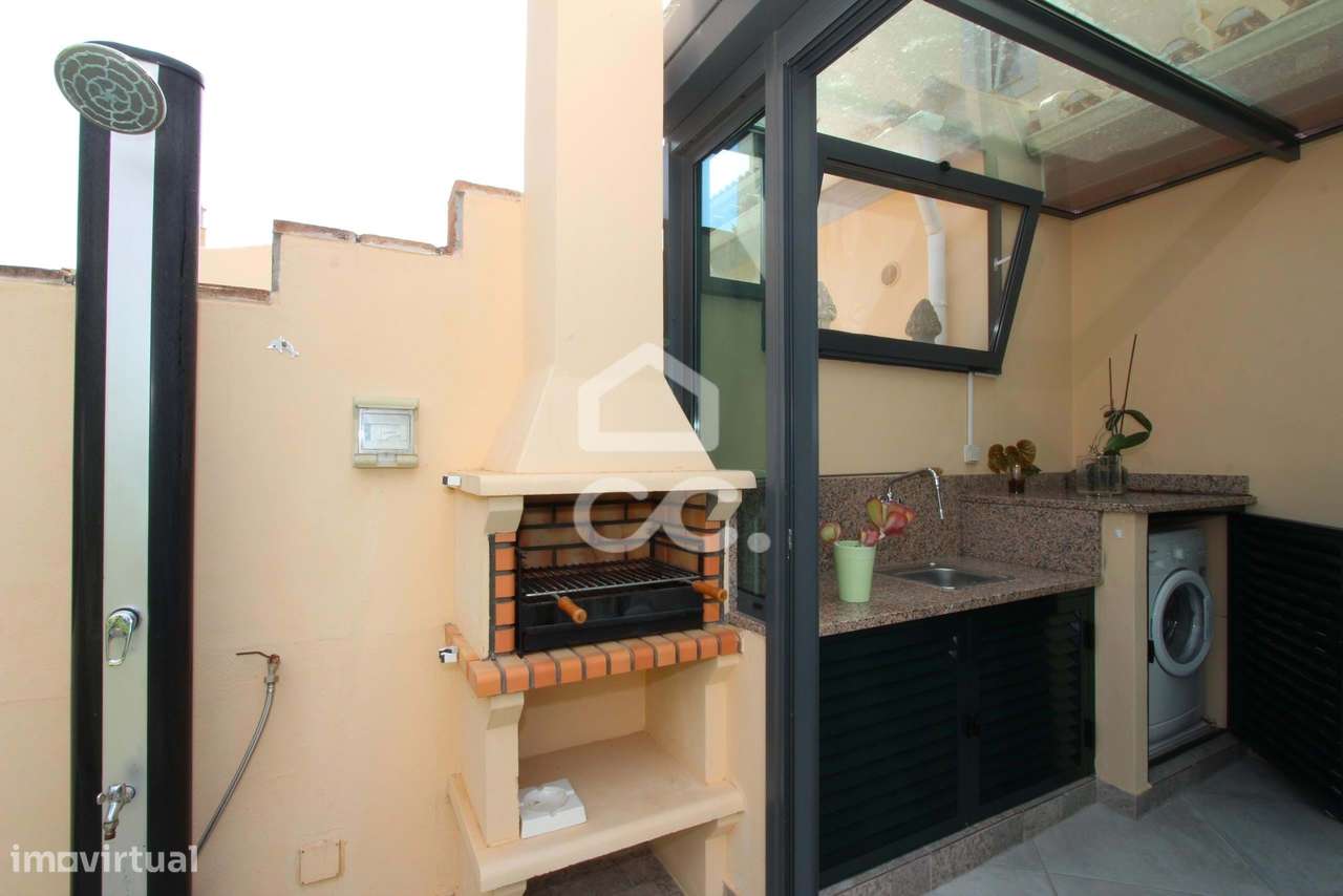 Venda com reserva de usufruto vitalício - Moradia T3 com piscina em Ar-13