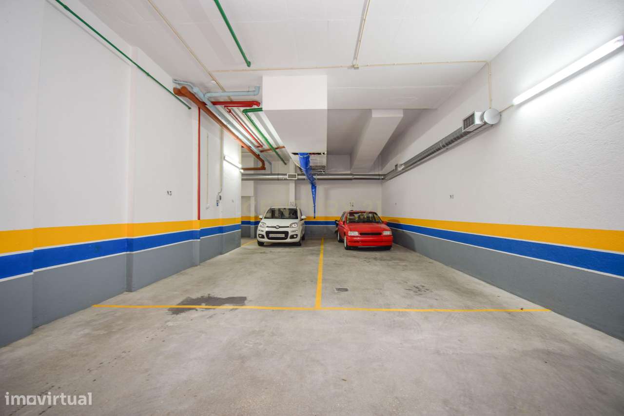 Apartamento T3 com Áreas Generosas e Vista Desafogada-29