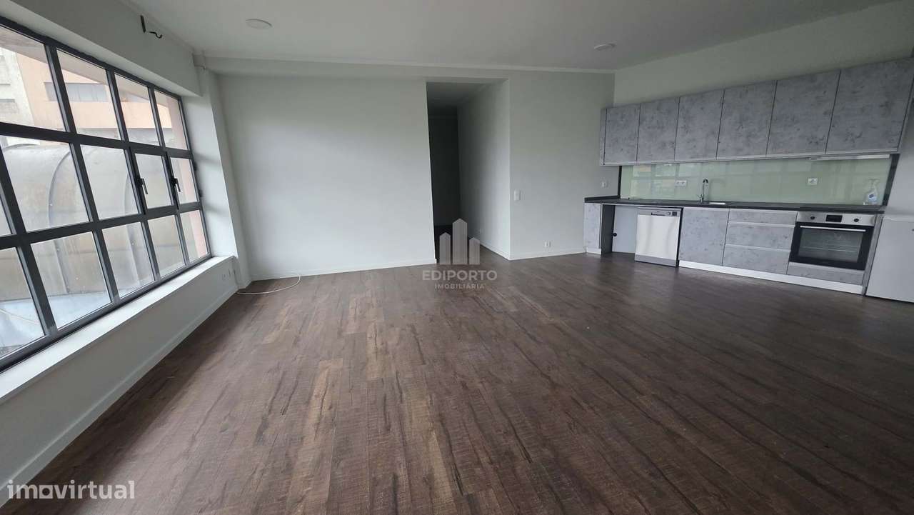 Apartamento T1 com garagem e arrumos ao Arrabida Shopping - Grande imagem: 5/10